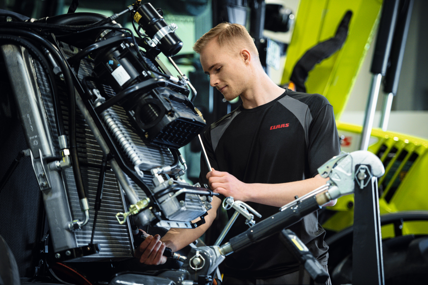 TECHNICIEN CLAAS AU TRAVAIL
